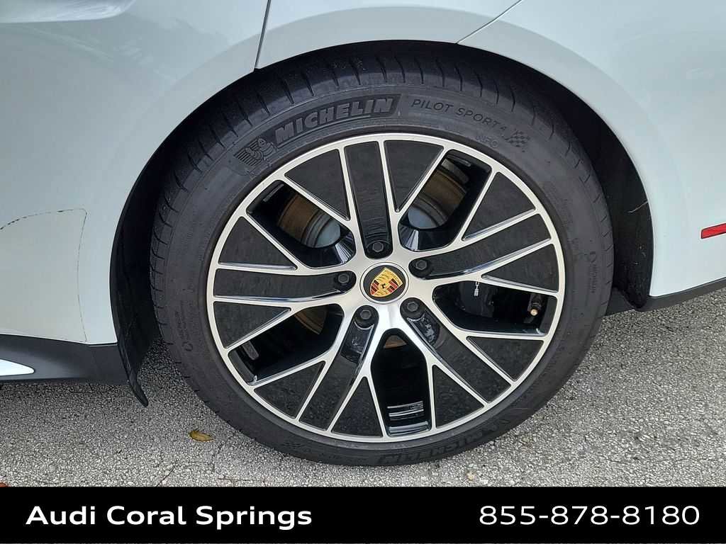 Used 2023 Porsche Taycan image 16