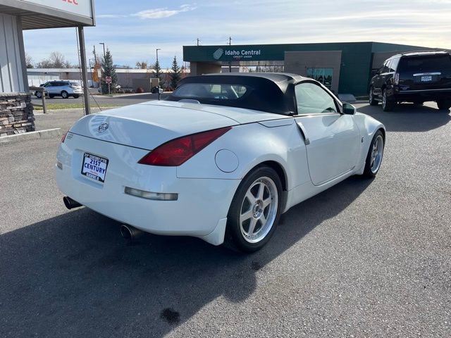 Used 2004 Nissan 350Z Touring image 11