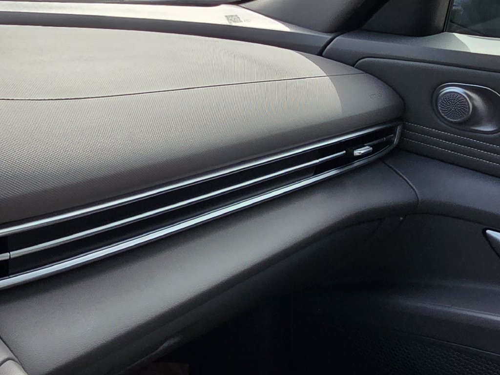 Used 2025 Hyundai Elantra SEL FWD image 31