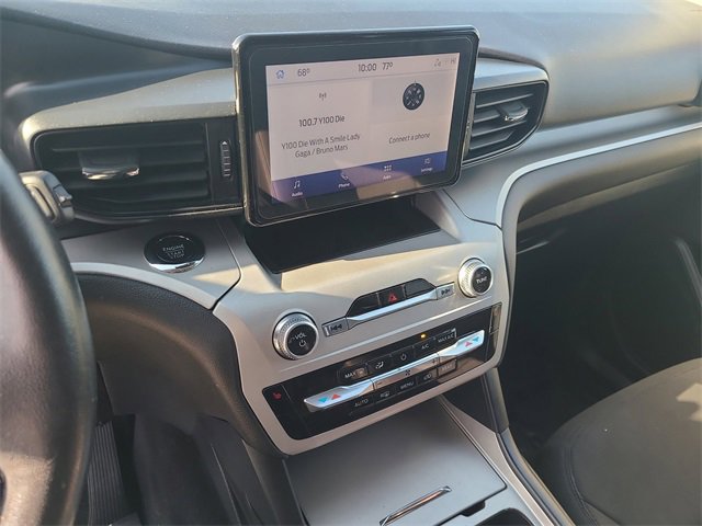 Used 2022 Ford Explorer XLT image 32