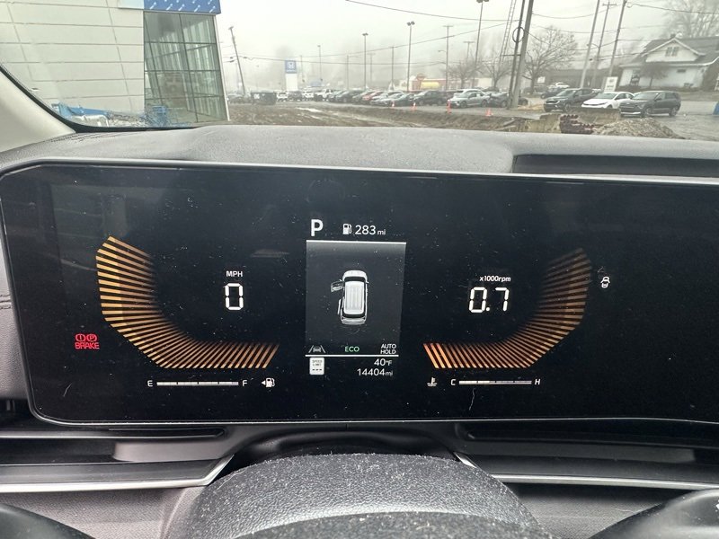 Used 2025 Kia Carnival EX image 12