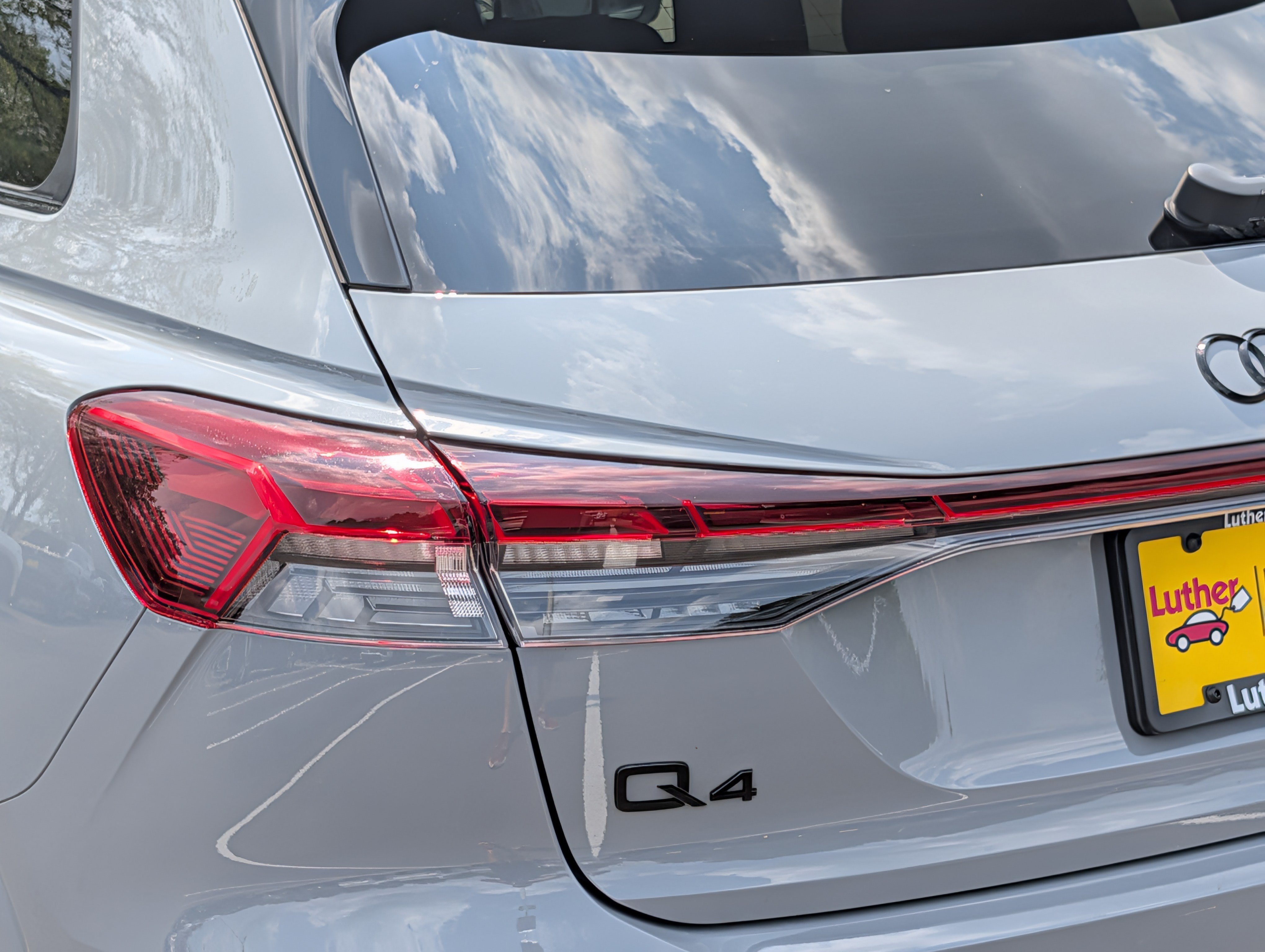 Used 2023 Audi Q4 e-tron Premium Plus w/ Premium Plus AWD/4WD image 17
