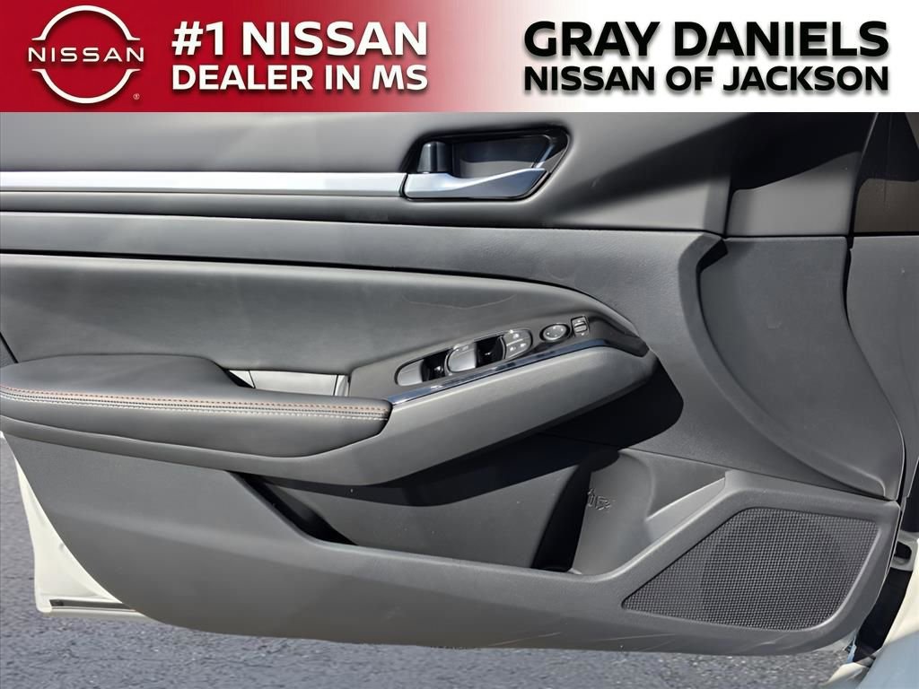 New 2025 Nissan Altima 2.5 SR w/ SR Premium Package image 15