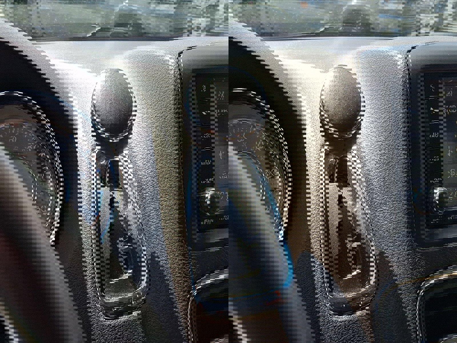 Used 2014 Chrysler Town & Country Touring image 15