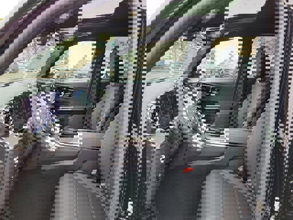 New 2025 Mercedes-Benz GLC 300 image 16