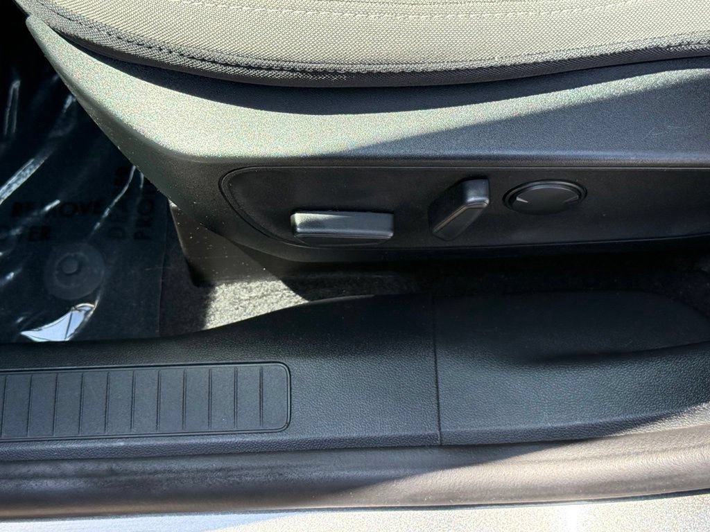 Used 2020 Ford Escape SE FWD image 18