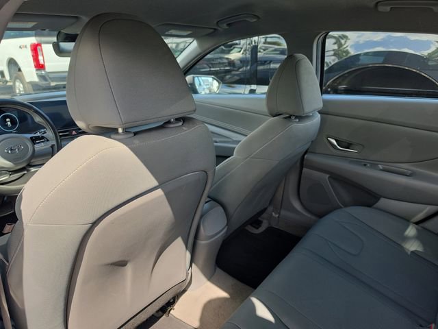 Used 2023 Hyundai Elantra SEL w/ Convenience Package image 12