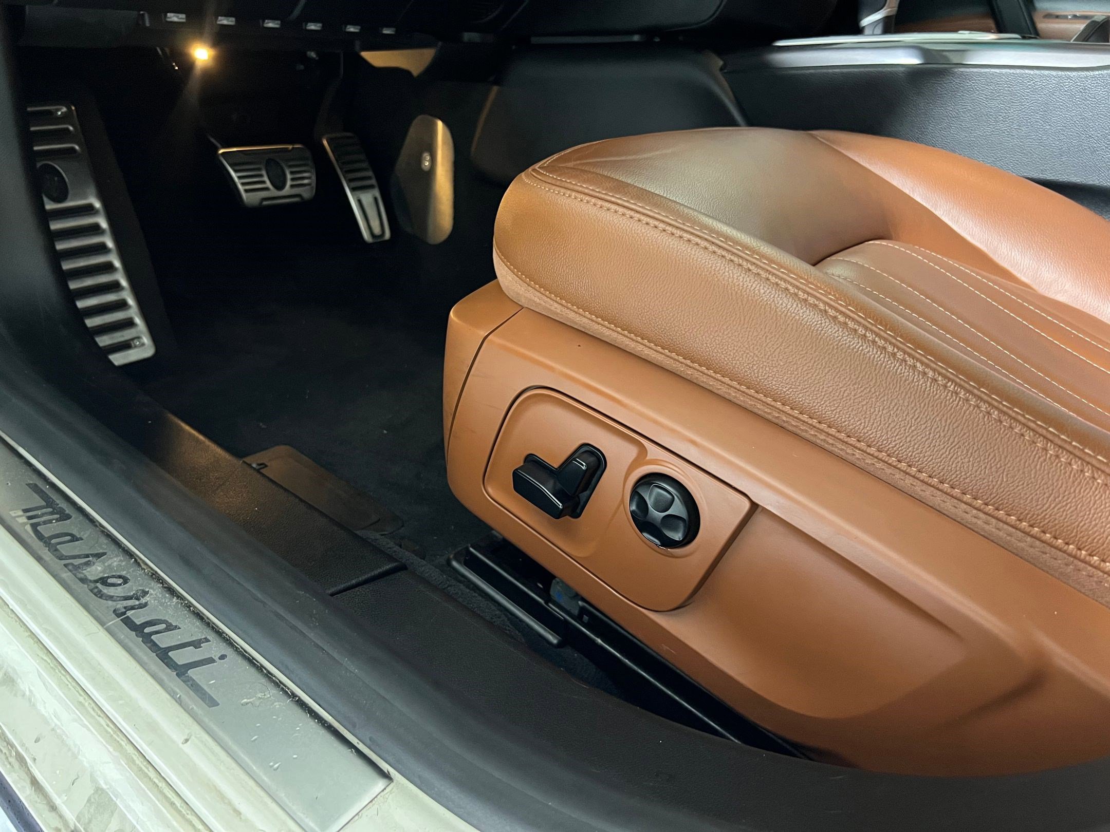 Used 2016 Maserati Ghibli image 12