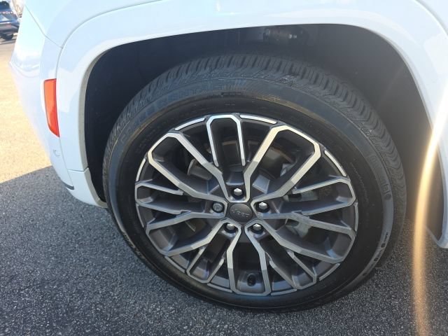 Used 2022 Jeep Grand Cherokee L Summit AWD/4WD image 13
