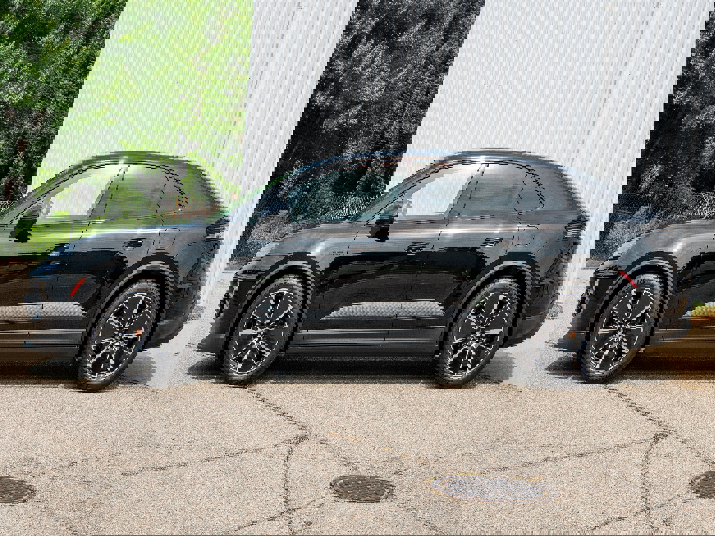 New 2025 Porsche Macan 4 Electric image 2