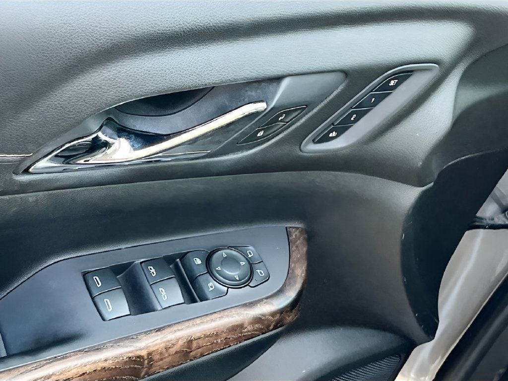 Used 2021 GMC Acadia Denali w/ Denali Technology Package FWD image 18