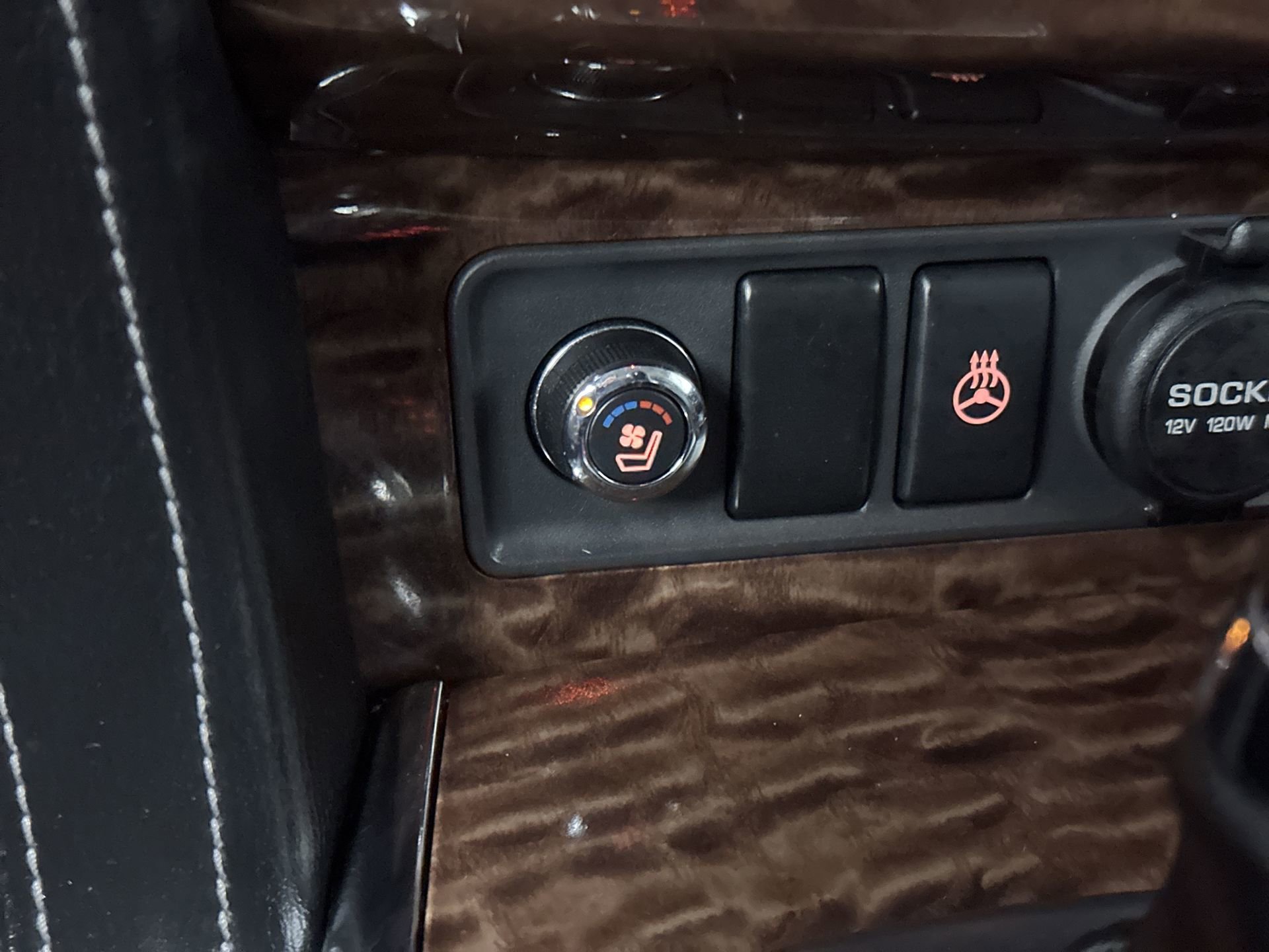 Used 2017 Nissan Armada Platinum w/ Captain Seat Package AWD/4WD image 21