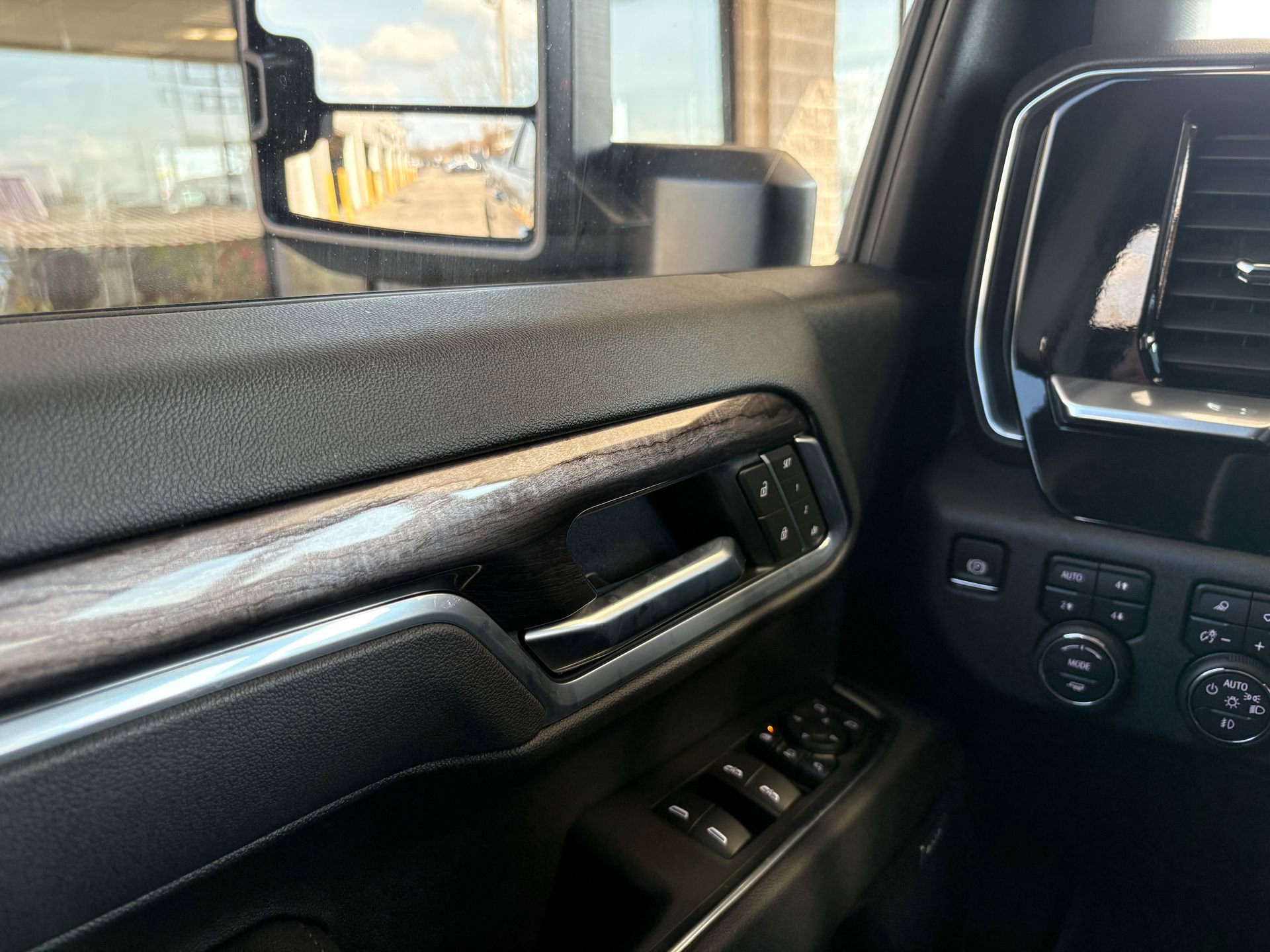 Used 2025 Chevrolet Silverado 2500 LTZ w/ LTZ Plus Package image 42