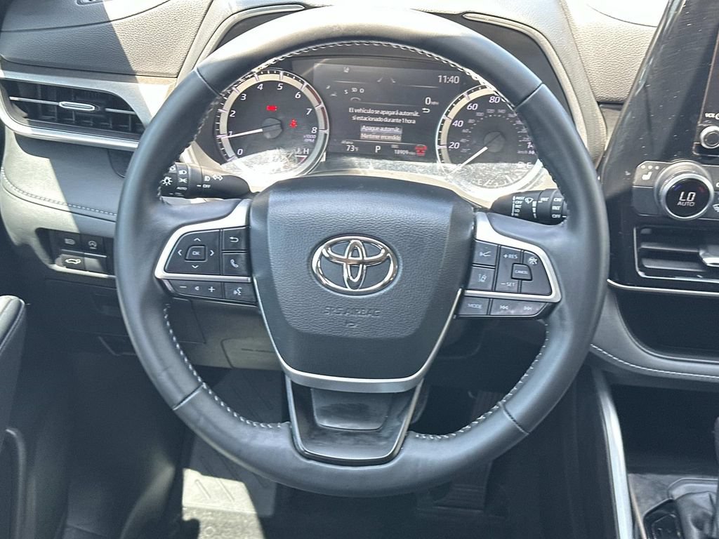 Used 2024 Toyota Highlander XLE AWD/4WD image 24