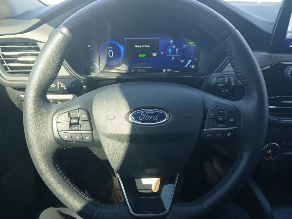 Used 2020 Ford Escape Titanium w/ Titanium Premium Package 2.0 FWD image 9