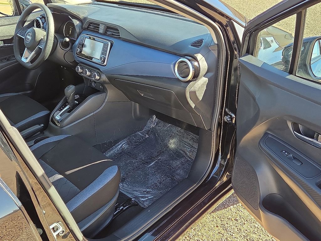 Used 2025 Nissan Versa SV image 10