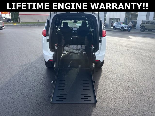 New 2025 Chrysler Voyager LX image 10