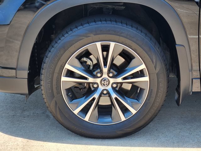 Used 2016 Toyota Highlander XLE FWD image 10
