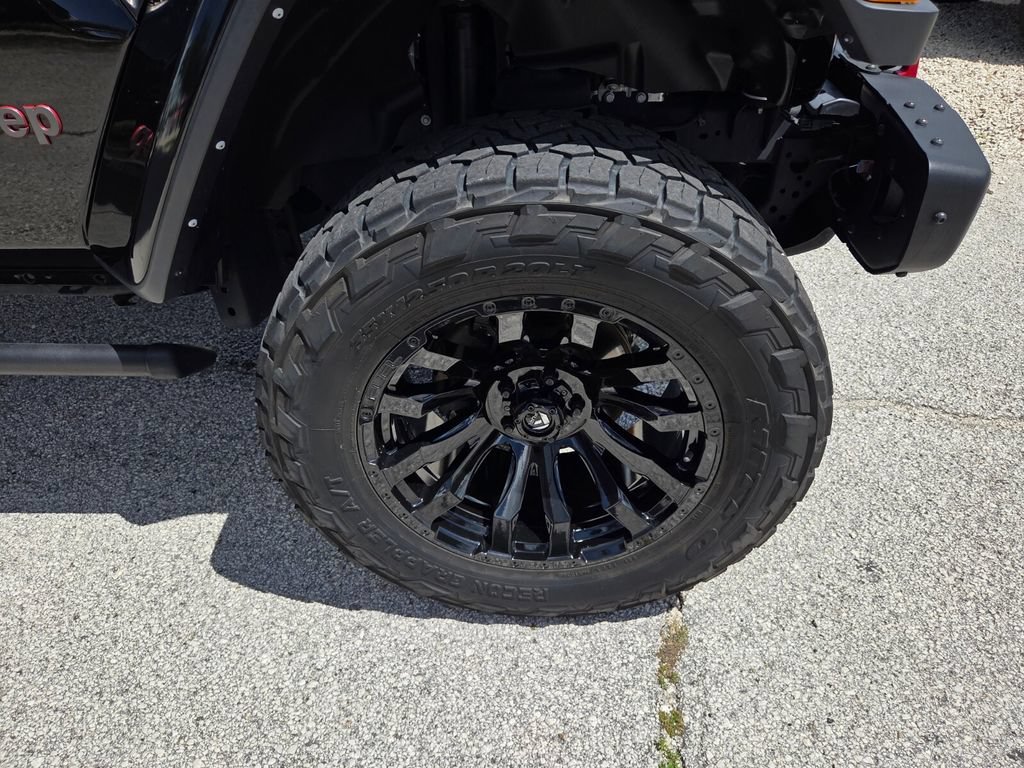 Used 2023 Jeep Gladiator Rubicon w/ LED Lighting Group AWD/4WD image 17