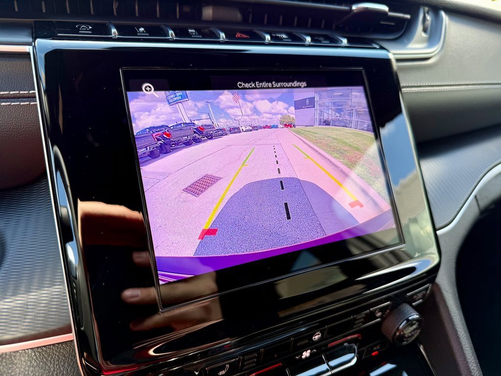 Used 2023 Jeep Grand Cherokee Altitude image 27