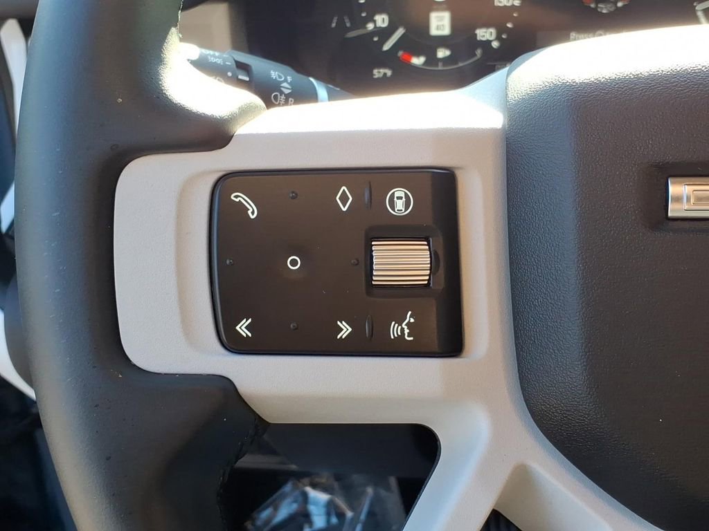 Used 2025 Land Rover Defender 110 X-Dynamic SE image 20