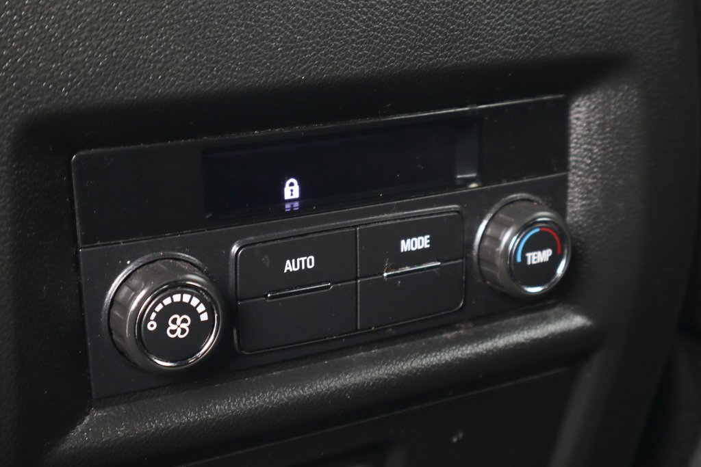 Used 2023 Chevrolet Traverse LT image 35