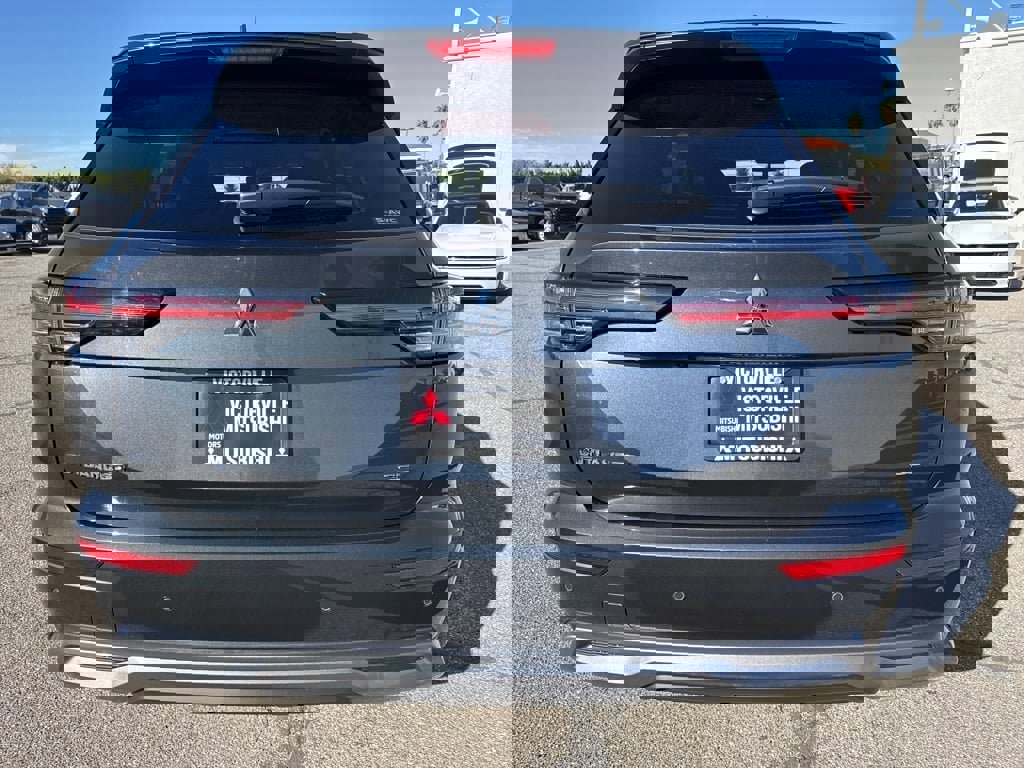 New 2025 Mitsubishi Outlander SE image 6