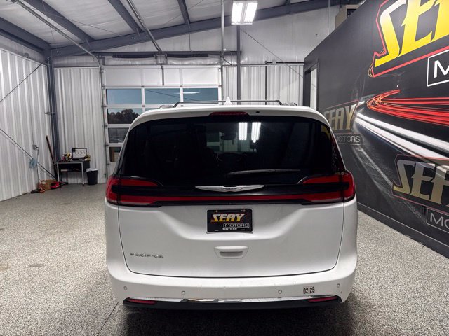 Used 2021 Chrysler Pacifica Touring-L FWD image 15