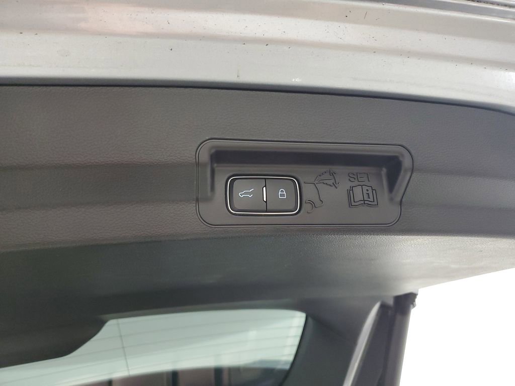 Used 2022 Ford Explorer XLT w/ Equipment Group 202A RWD image 7