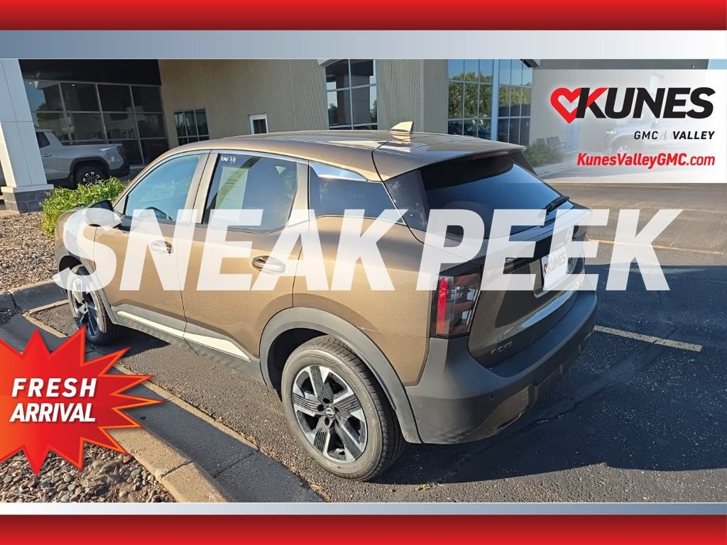 Used 2025 Nissan Kicks SV AWD/4WD image 2