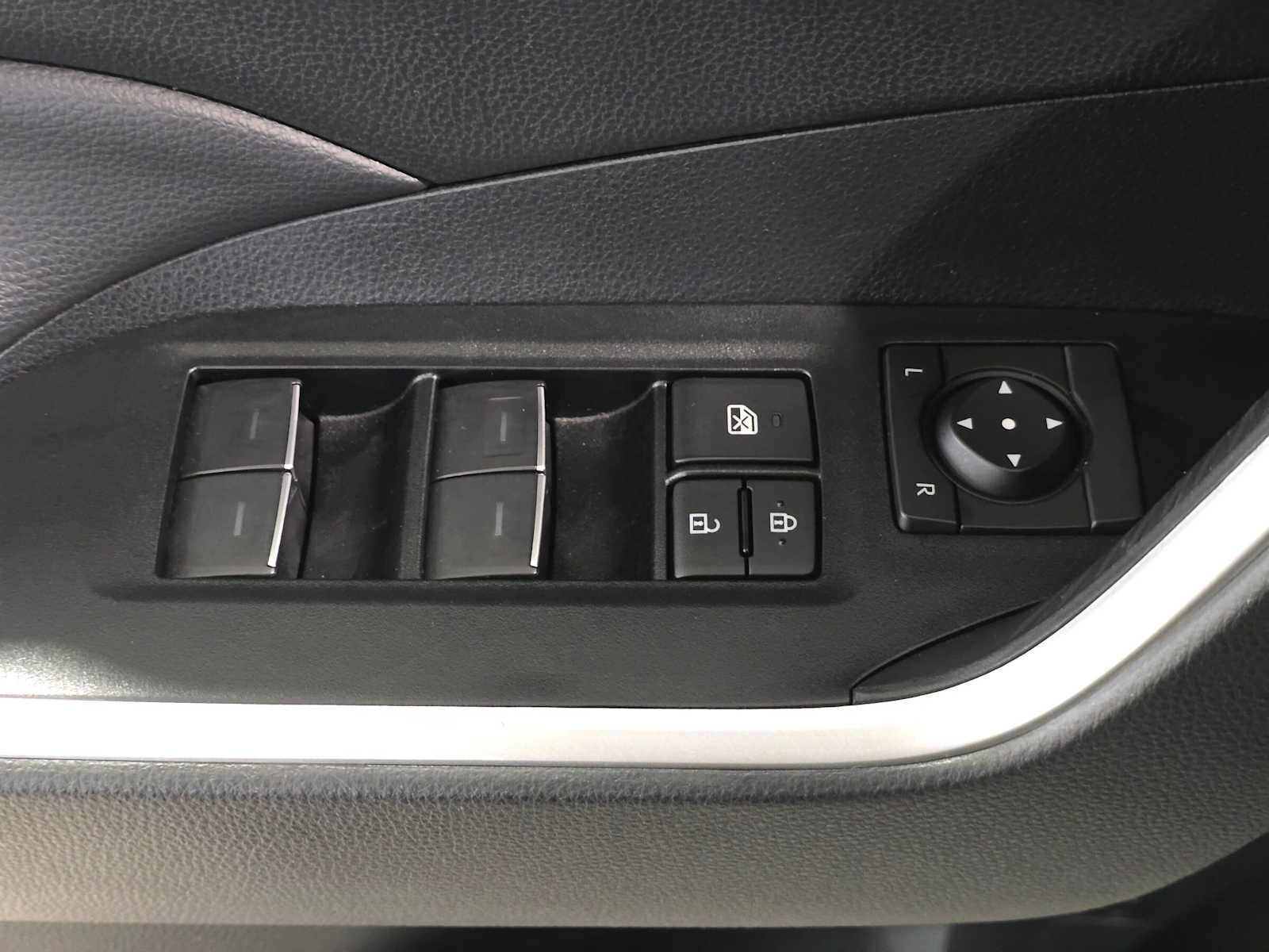 Used 2025 Toyota RAV4 XLE AWD/4WD image 22