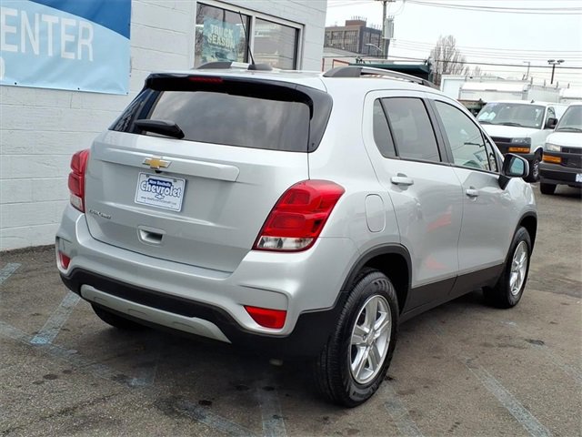 Used 2022 Chevrolet Trax LT w/ LT Convenience Package image 6