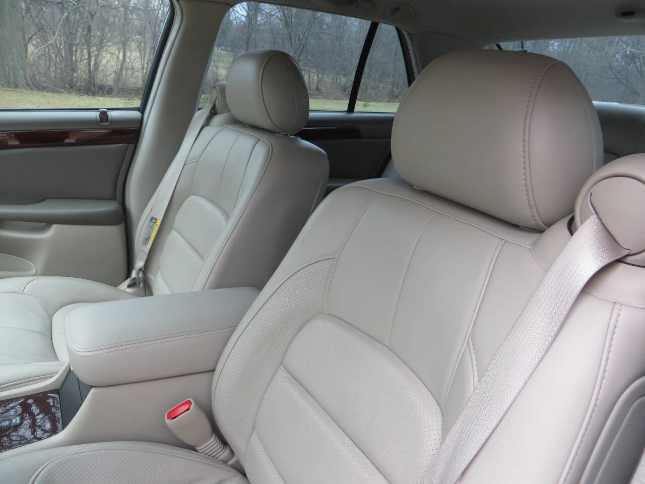 Used 2002 Cadillac De Ville DTS w/ Premium Equipment Pkg image 10
