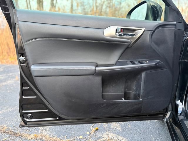 Used 2017 Lexus CT 200h image 18