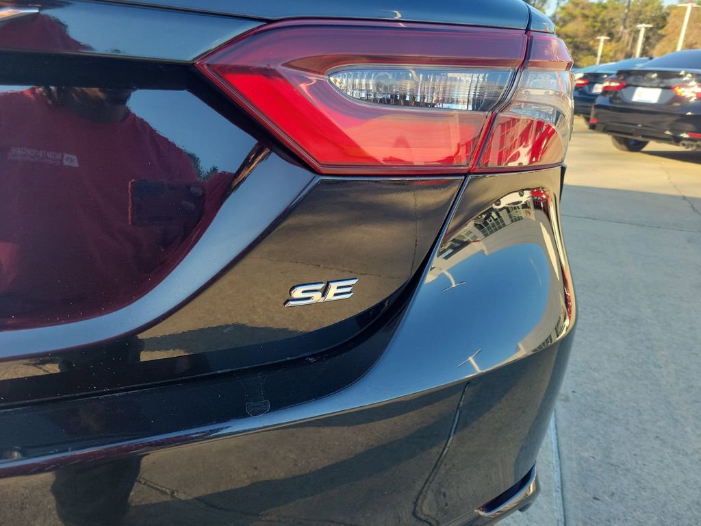 Certified 2022 Toyota Camry SE image 5