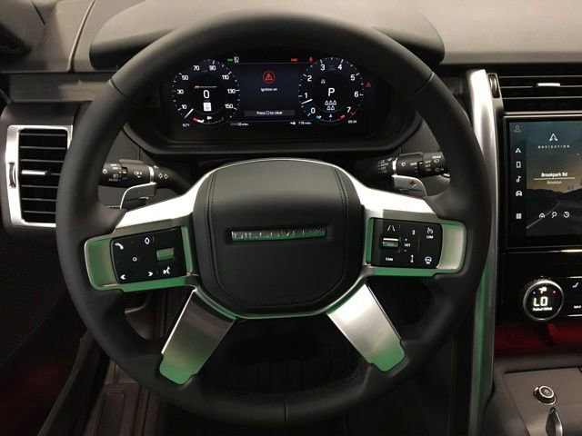 New 2023 Land Rover Discovery HSE R-Dynamic image 14