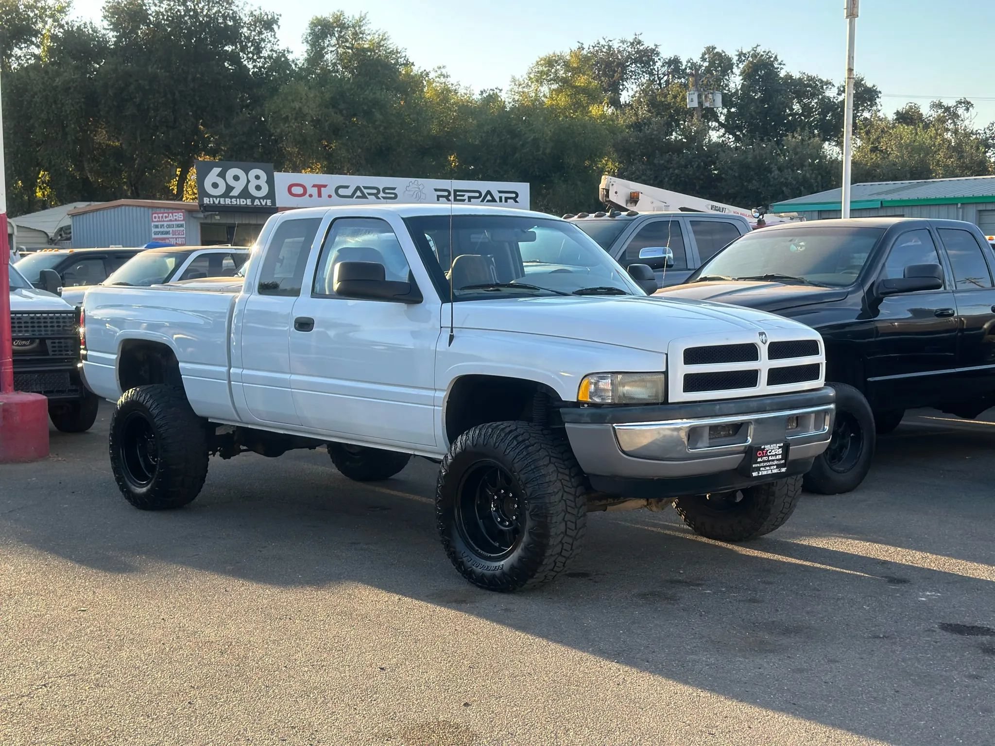 Used 1998 Dodge Ram 2500 Truck 4x4 Quad Cab image 2