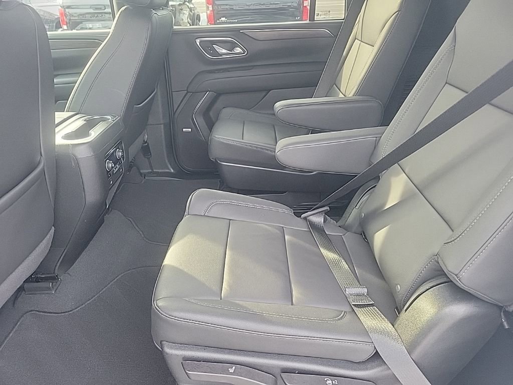 Used 2024 Chevrolet Suburban Z71 w/ Luxury Package image 27