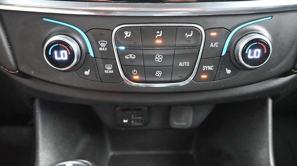 Used 2020 Chevrolet Traverse LT w/ LT Premium Package FWD image 36