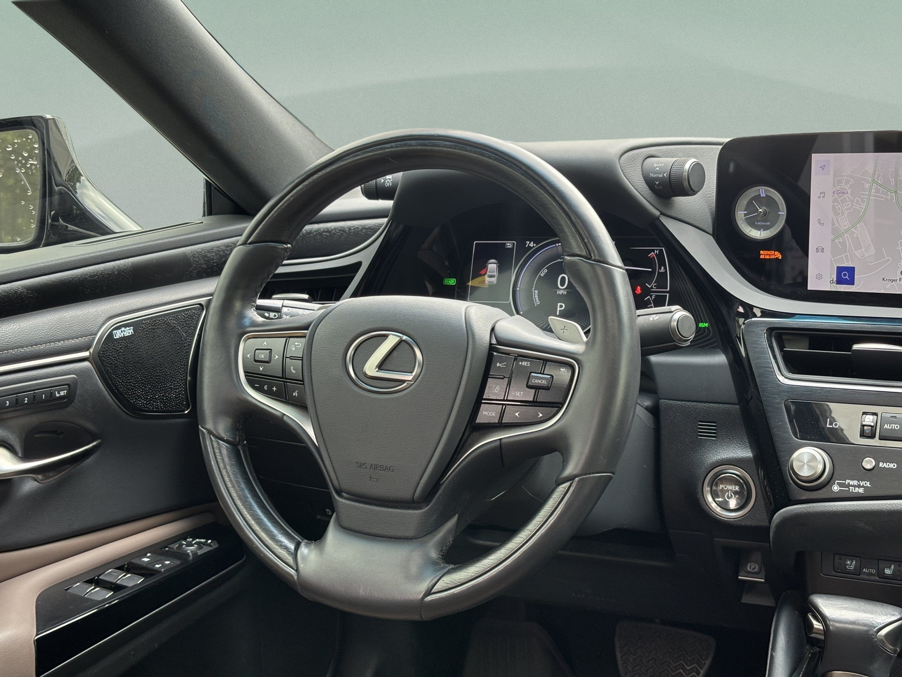Used 2024 Lexus ES 300h Ultra Luxury w/ Accessory Package (Z2) FWD image 9