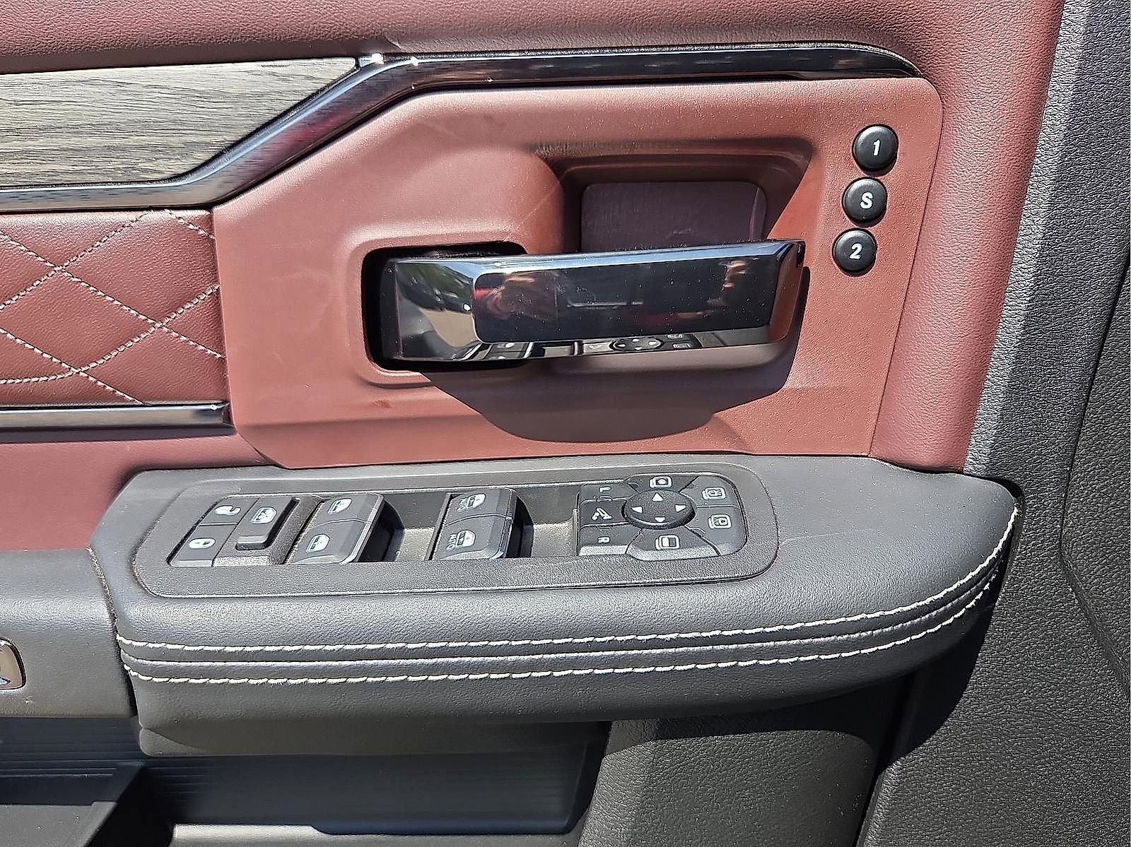 Used 2025 RAM 2500 Limited AWD/4WD image 10