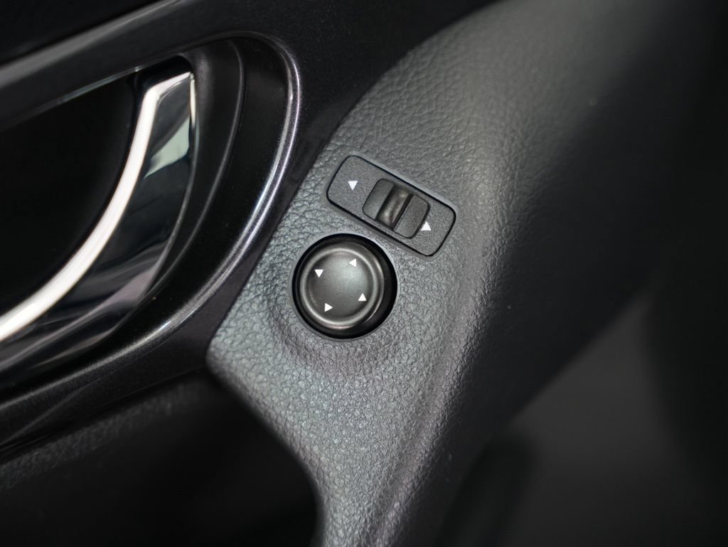 Used 2020 Nissan Rogue SV FWD image 38