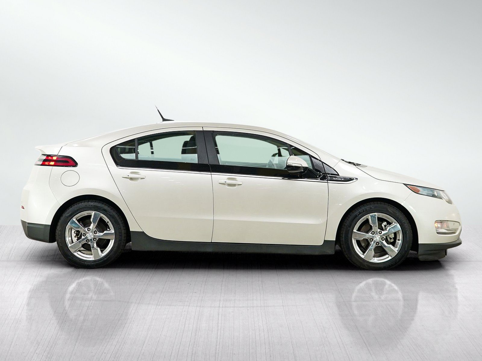 Used 2013 Chevrolet Volt Premium w/ Premium Trim Package FWD image 6