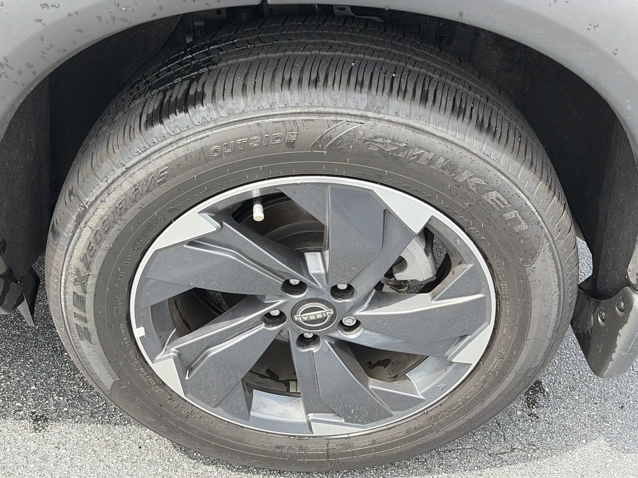Certified 2025 Nissan Rogue SV w/ SV Premium Package FWD image 9