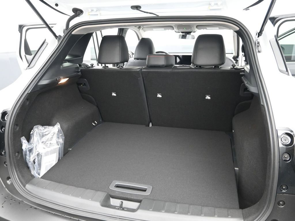 New 2026 Nissan Kicks SR w/ Cold Weather Package FWD image 13