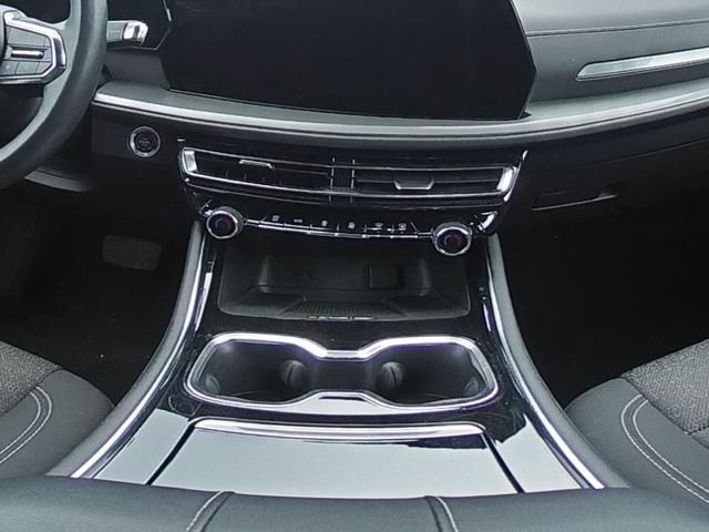 Used 2024 Chevrolet Traverse LT FWD image 21