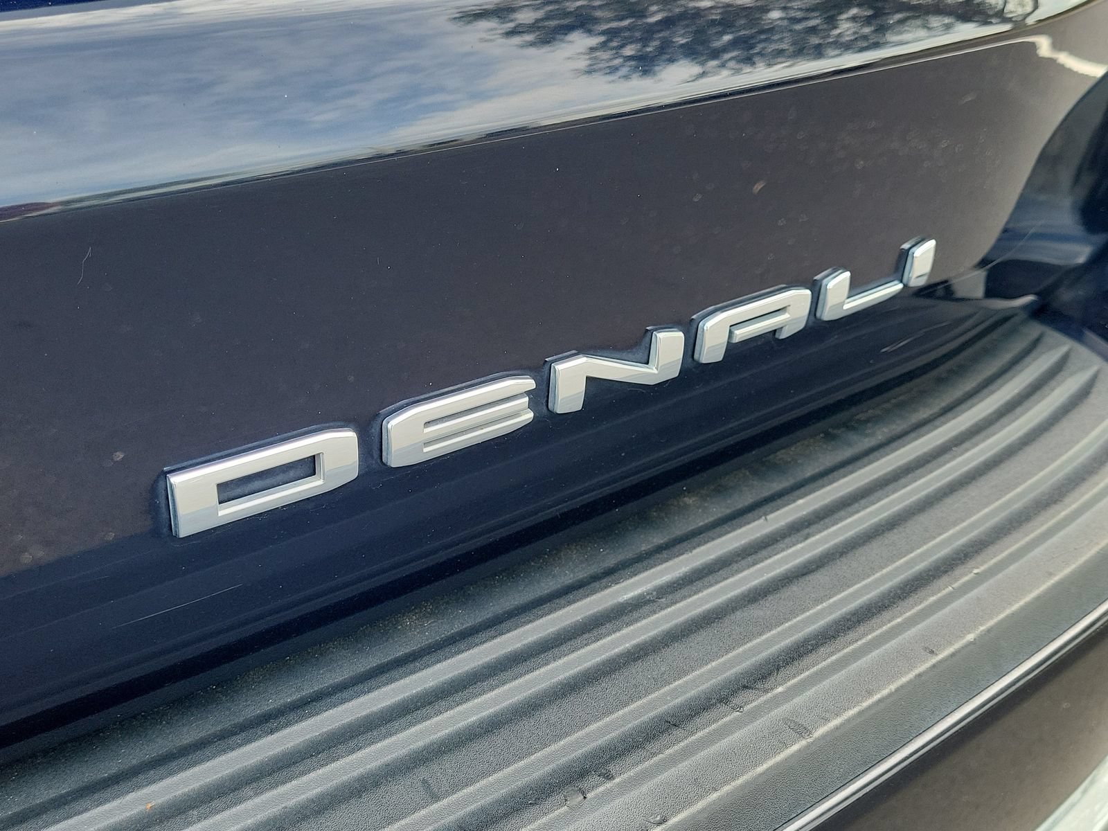 Used 2023 GMC Yukon Denali RWD image 7