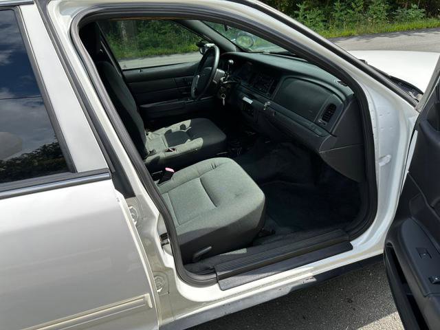 Used 2010 Ford Crown Victoria Police Interceptor image 12