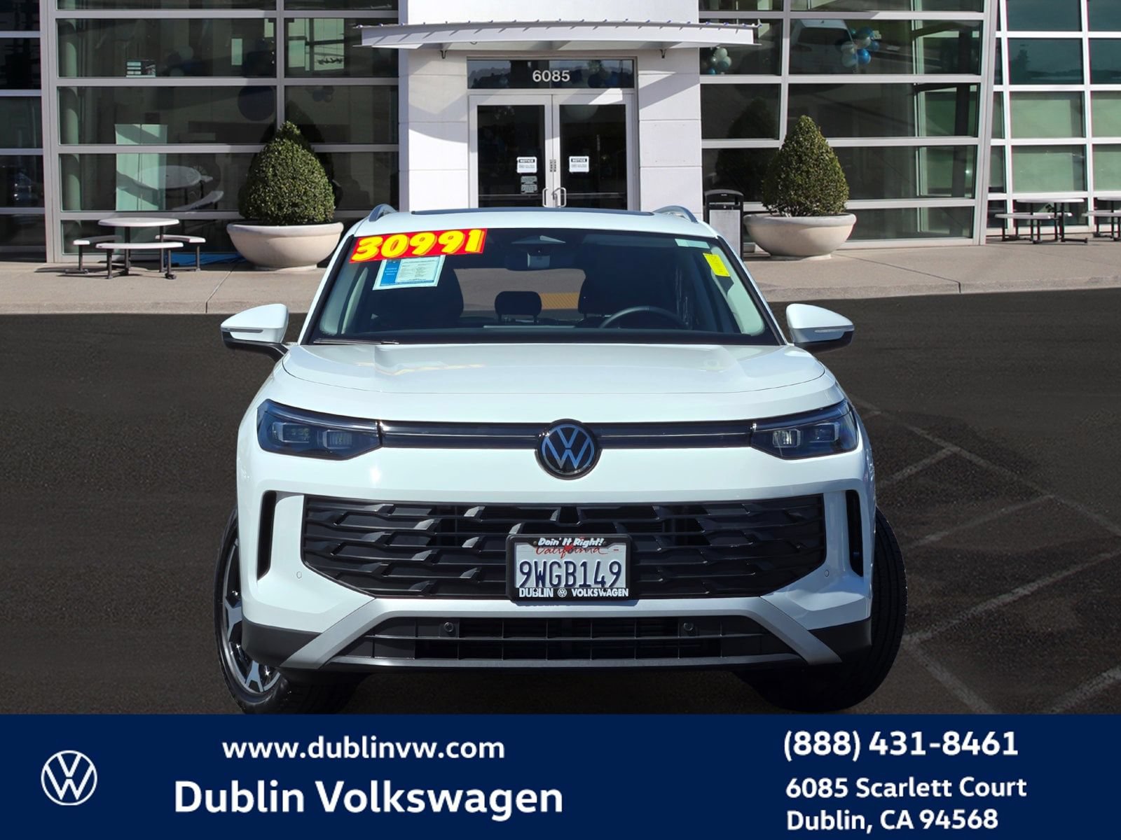Certified 2026 Volkswagen Tiguan SE FWD image 2