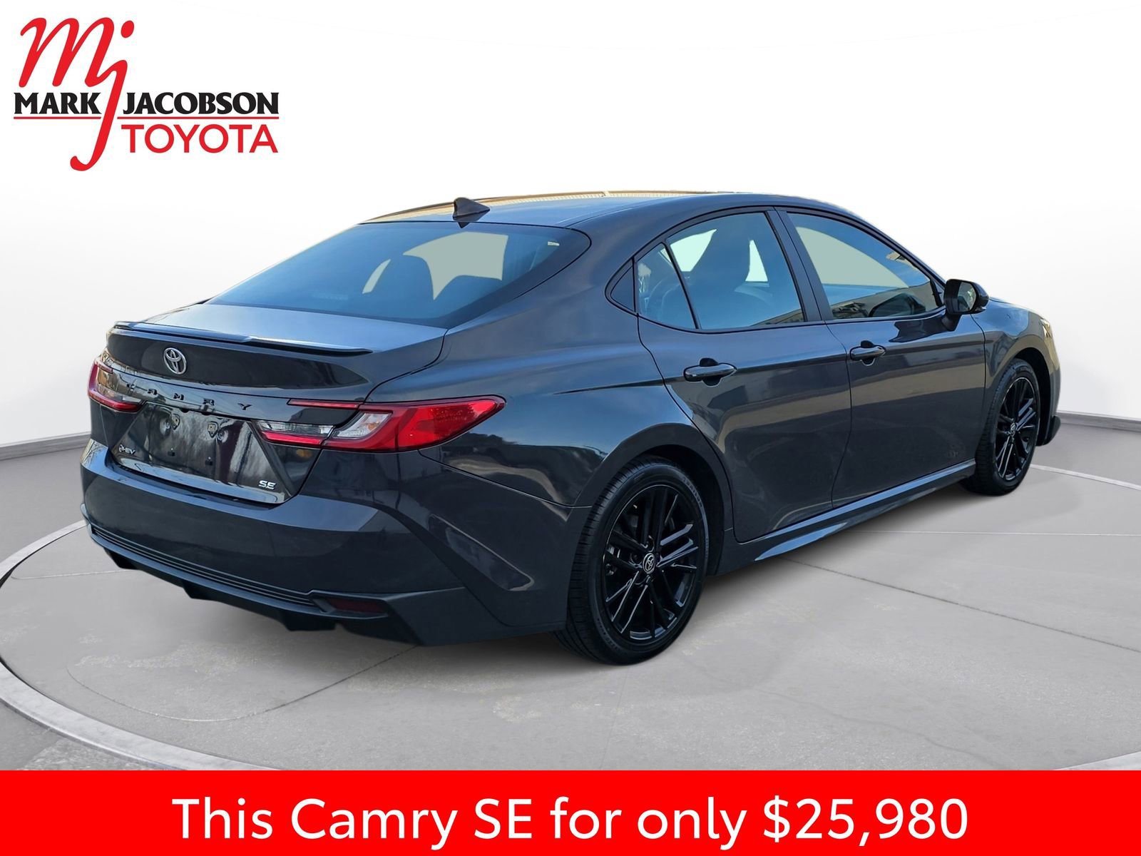 Used 2025 Toyota Camry SE image 9